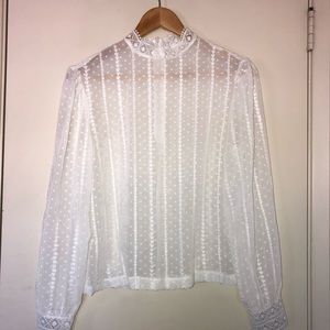 Elegant White Shirt w/stripes and lace-cuffs